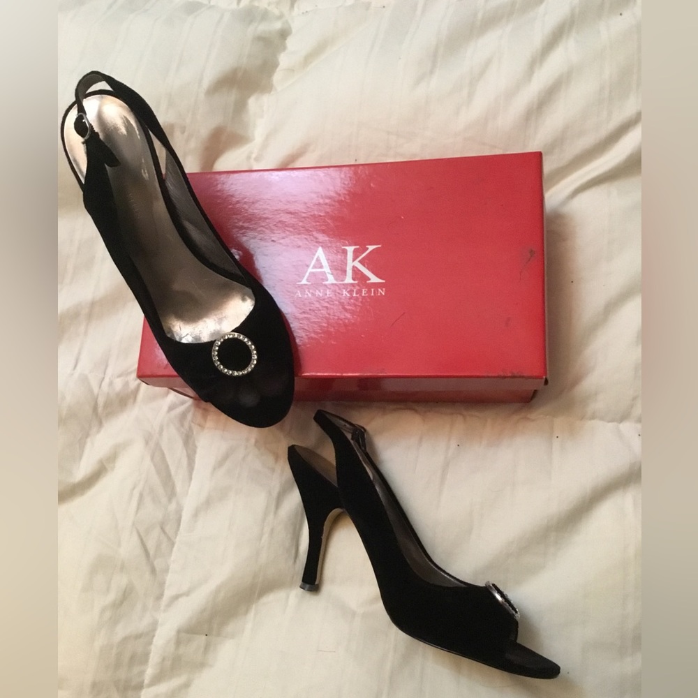 Anne Klein woman’s dress shoes/ black velvet.
